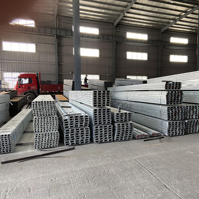 Kanał C ocynkowany długi stalowy profil belki U 80 * 43 * 5 mm Q235 Q345 Materiał