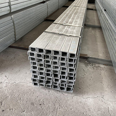 Kanał C ocynkowany długi stalowy profil belki U 80 * 43 * 5 mm Q235 Q345 Materiał