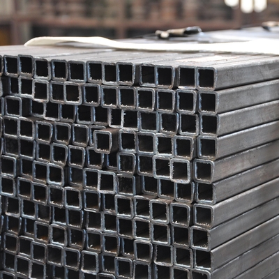 Rury kwadratowe ocynkowane w kolorze czarnym 2x2 o średnicy 600 mm